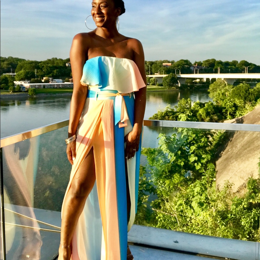 SOLD NO LONGER AVAILABLE 🎉HOST PICK🎉 LAST ONE” JUMPSUIT DRESS - Picture 3 of 9
